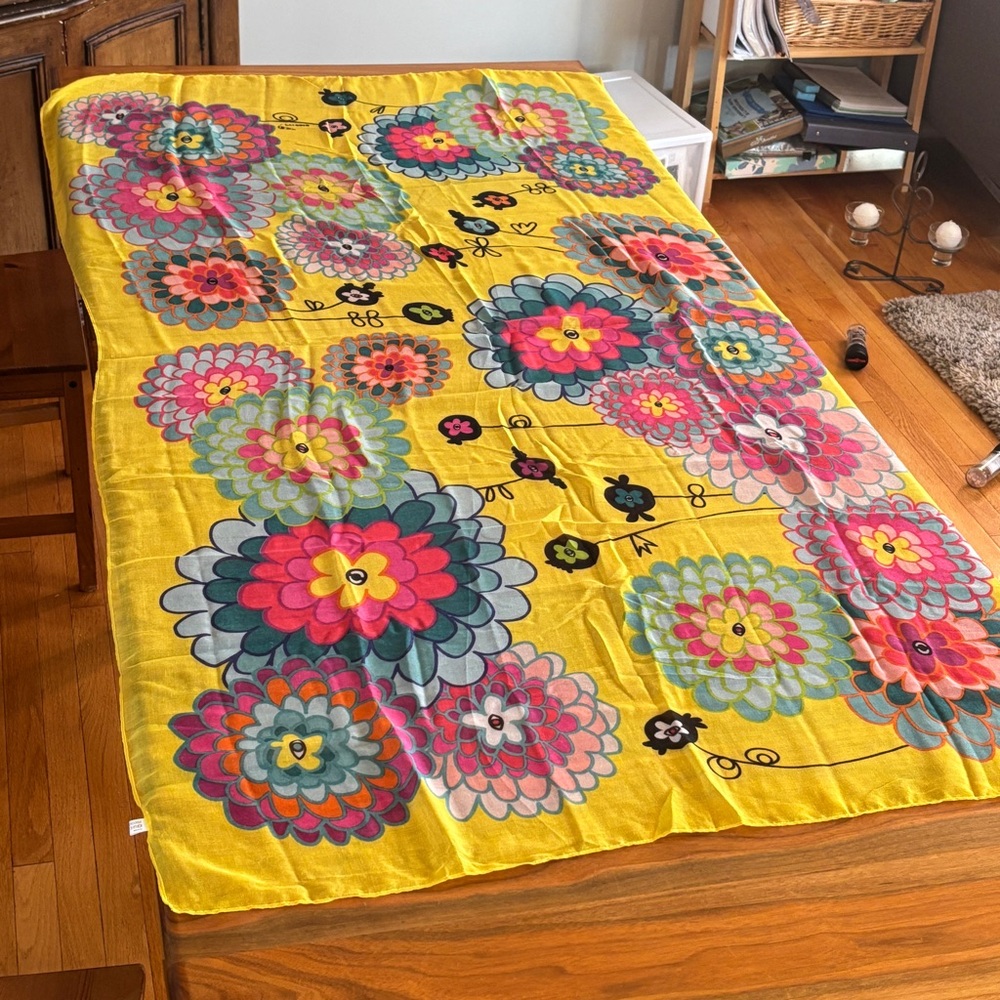 NIB Pylones scarf, Dahlia themed. - Picture 10 of 13